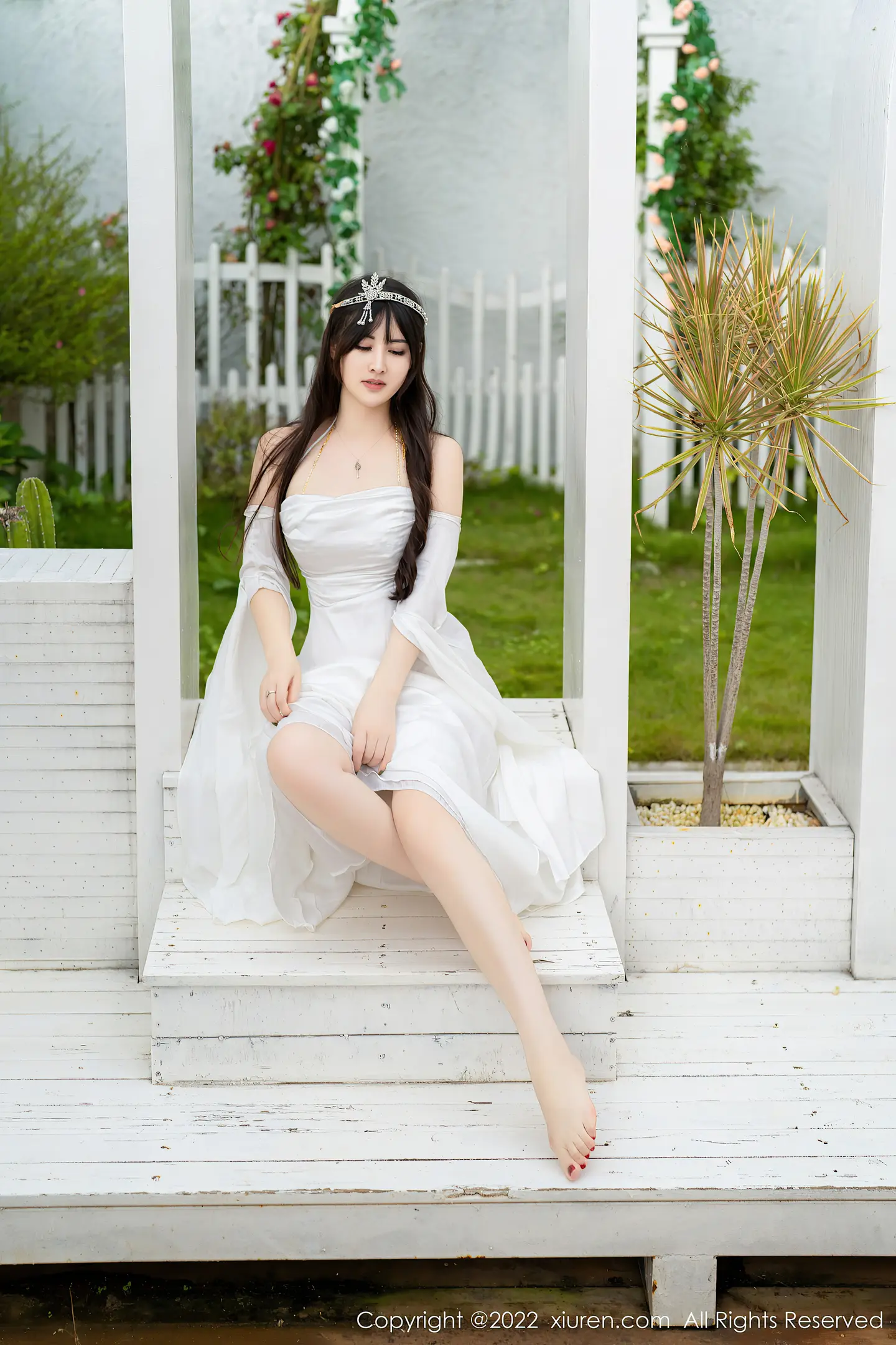 图片[5]-[XiuRen秀人网] VOL.5288 模特诗诗kiki大理旅拍白色露肩长裙秀诱人金色内衣惹火诱惑写真59P-秀人网官方网站